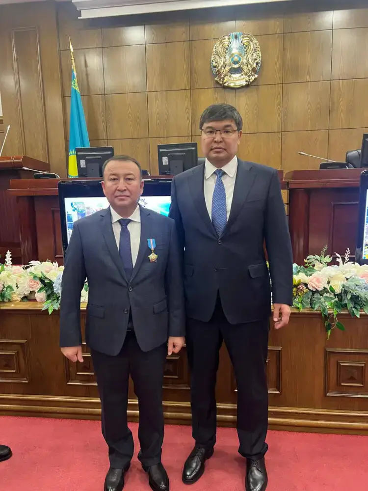 Праздничная церемония в Министерстве финансов: награждение руководителей региональных Департаментов казначейства Астане