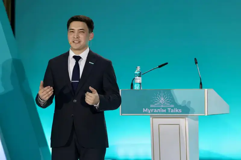 Новые специальности в области искусственного интеллекта: предложение от преподавателя колледжа Абай на международной платформе 'Mugalim Talks' Астане