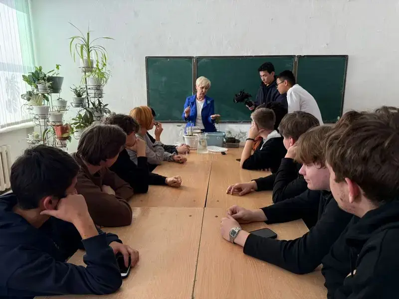 «Таза Қазақстан»: в одной из школ Темиртау прошла экологическая акция «Зелёный уголок» (2)