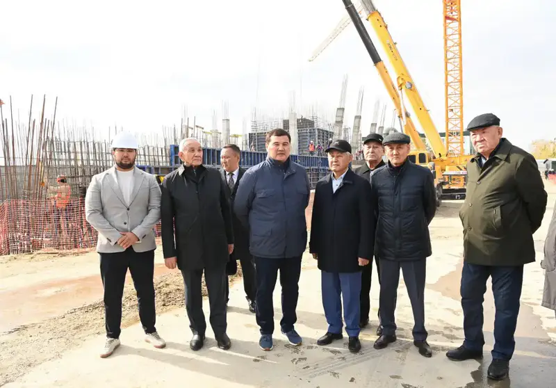 Глава региона ознакомился с ходом строительства многофункционального спортивного комплекса «Кызылорда арена» (4)