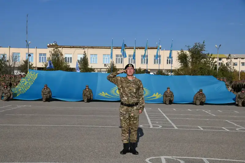 В День Республики в воинских частях прошла церемония поднятия Государственного флага (2)