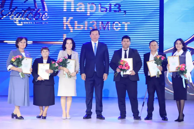 В Актобе более двух тысяч специалистов системы социальной защиты были удостоены признания и уважения (5)