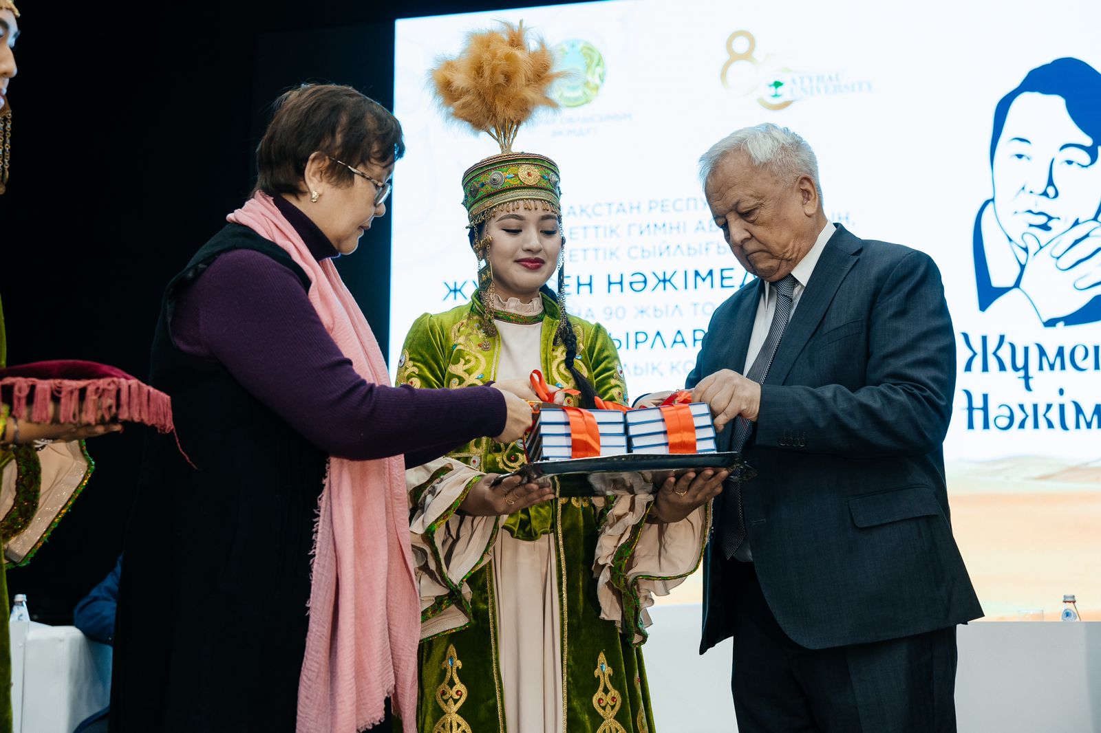 Презентация книги о Жумекене в Атырау