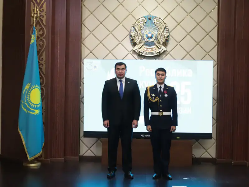 20 спасателей МЧС награждены государственными наградами в честь Дня Республики (7)