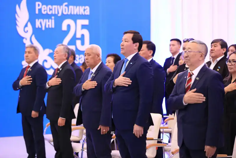 В День Республики актюбинцам вручили государственные награды (2)