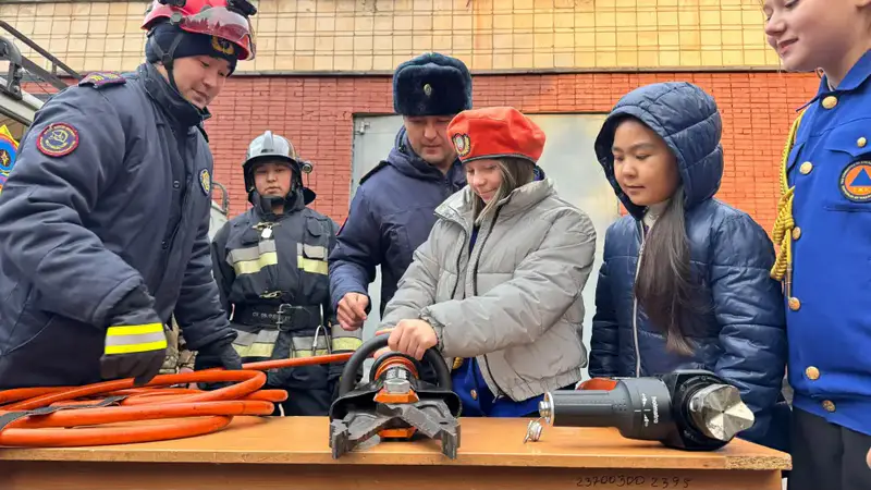 30-летие МЧС: Спасатели проводят дни открытых дверей и пресс-туры (4)