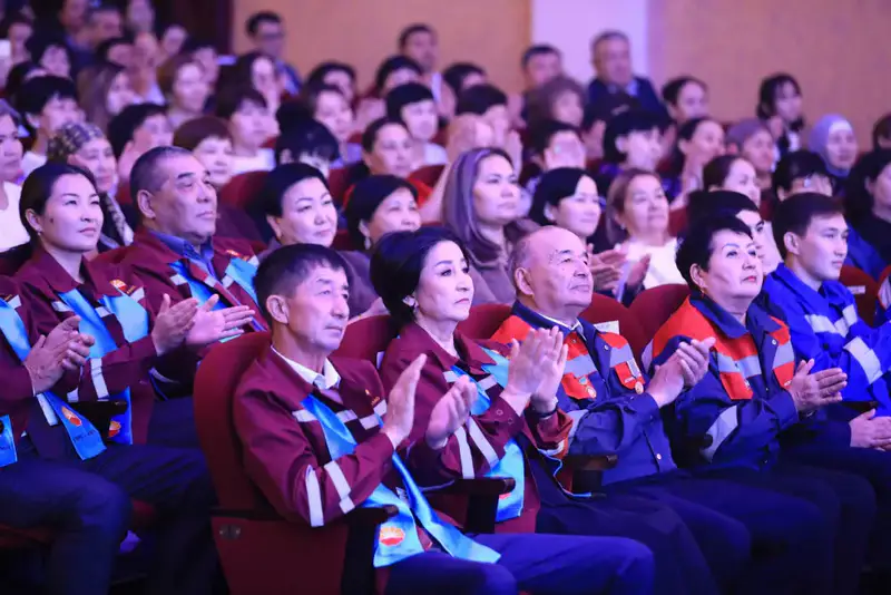 В Актобе более двух тысяч специалистов системы социальной защиты были удостоены признания и уважения (2)