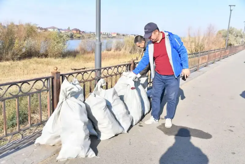 В рамках экоакции в Атырау высажено более 4 тысяч деревьев (2)