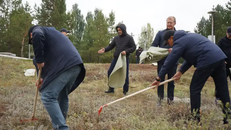 Сотрудники Генеральной прокуратуры приняли участие в общегородском субботнике (3)