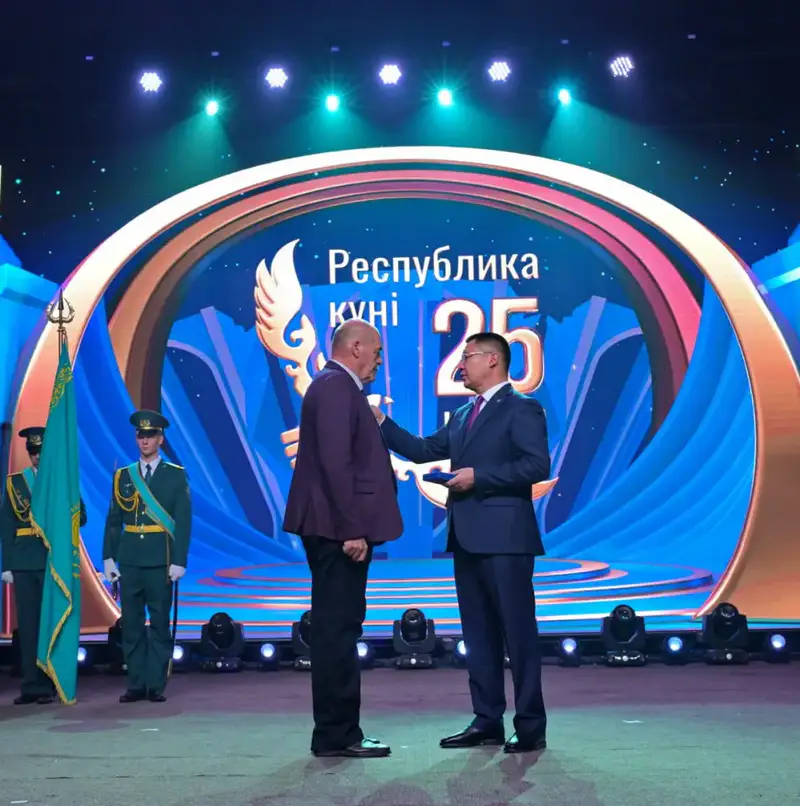 Сегодня во Дворце культуры имени Естая прошло торжественное мероприятие, посвящённое Дню Республики Казахстан (7)