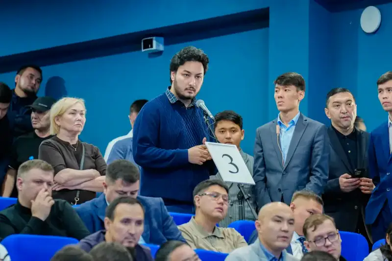 Встреча акима Астаны с жителями ЖМ «Уркер»: перспективы благоустройства и социального развития района Астане