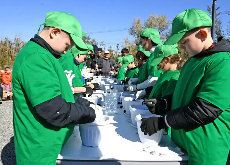 В Алматинской области прошёл масштабный субботник в рамках республиканской экологической акции «Таза Қазақстан» (6)