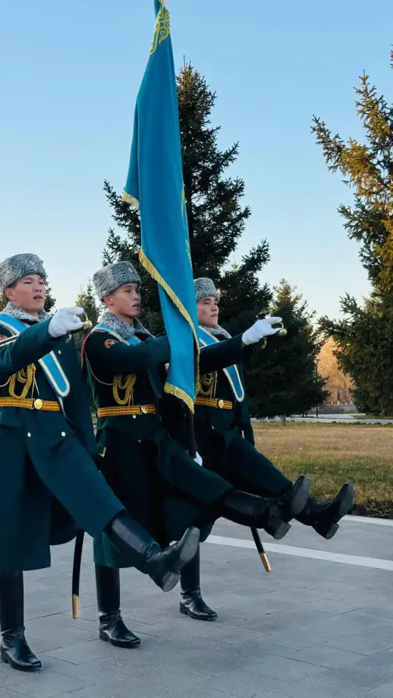 Рота почётного караула Национальной гвардии МВД РК отметила День Республики в особом формате (5)