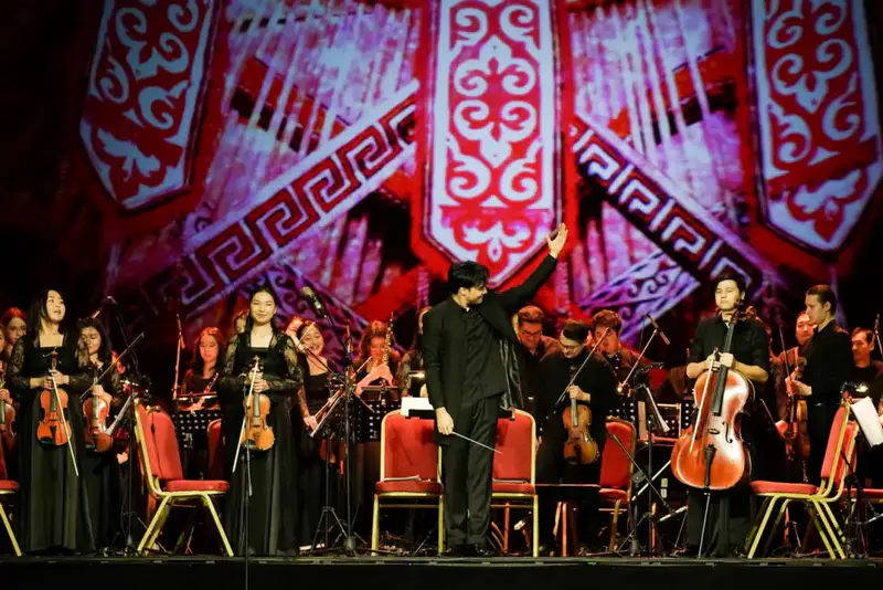 Праздничный концерт «Мәңгі ел»: Премьера хореографических миниатюр «Қарлығаш» и «Құрбылар» (2)