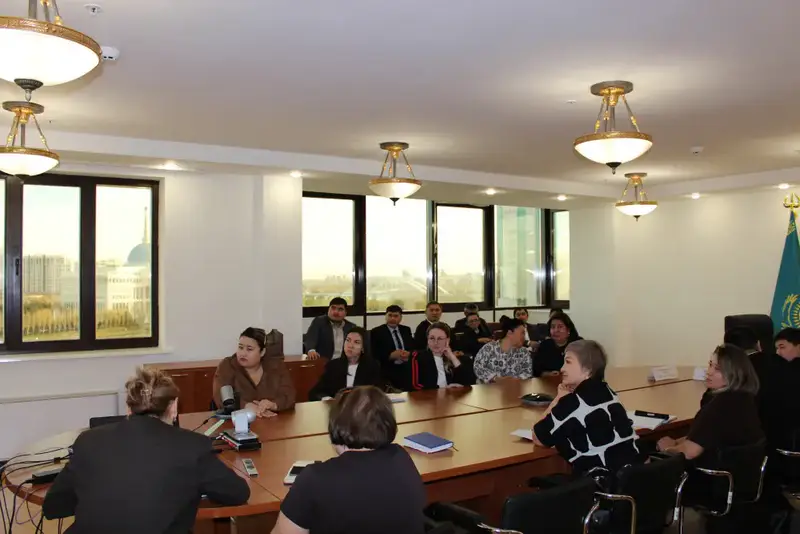 Вопросы уровня жизни и труда изучили слушатели АГУ (2)