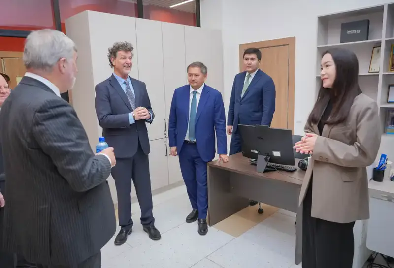 Лорд Алдердайс посетил университеты в Астане Астане