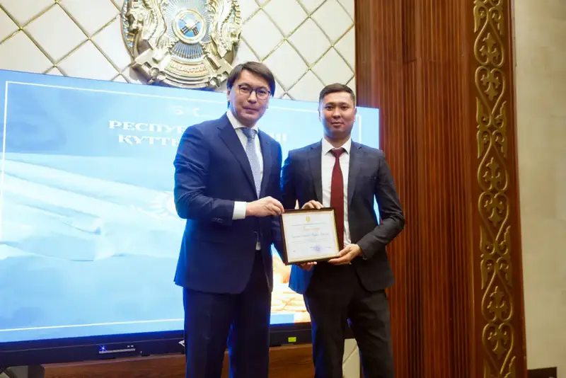 СОТРУДНИКИ АГЕНТСТВА НАГРАЖДЕНЫ В ЧЕСТЬ ДНЯ РЕСПУБЛИКИ (9)