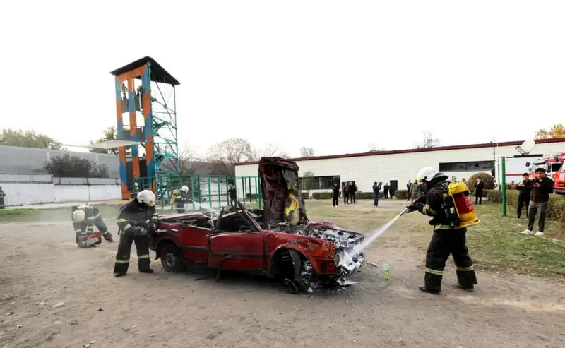 Аким Алматы ознакомился с деятельностью специализированного отряда ДЧС (3)