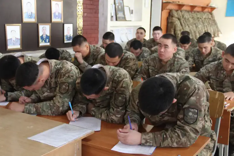 Гвардейцы подают пример: первыми среди силовых структур приняли участие в проекте «Ұлттық диктант» (2)