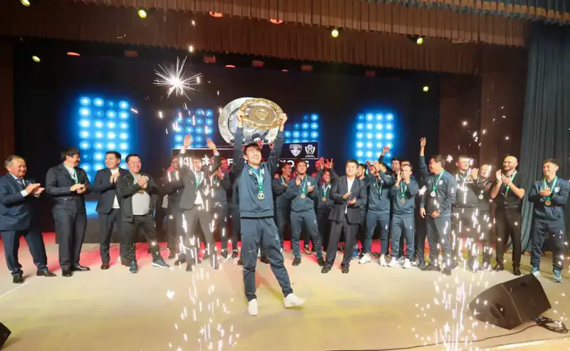 Аким Мангистауской области поздравил футболистов «Каспия» с выходом в Премьер-Лигу (4)