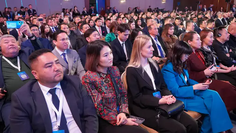 «Казахстан остается открытой и предсказуемой страной для долгосрочных инвестиций» — Олжас Бектенов на полях KGIR-2025 (5)