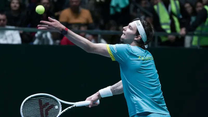 Казахстанский теннисист Александр Бублик продолжает победную серию на Masters в Париже Астане
