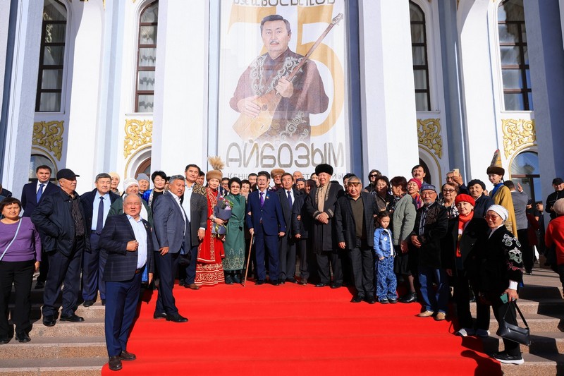 В Караганде поздравили с юбилеем народного артиста Казахстана Кайрата Байбосынова (7)