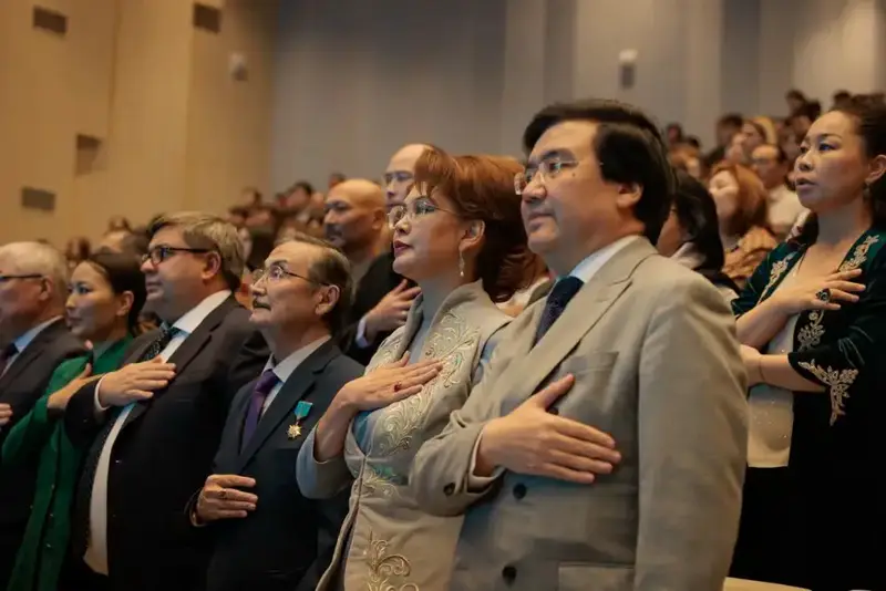 Аида Балаева вручила государственные награды деятелям культуры и медиасферы (4)