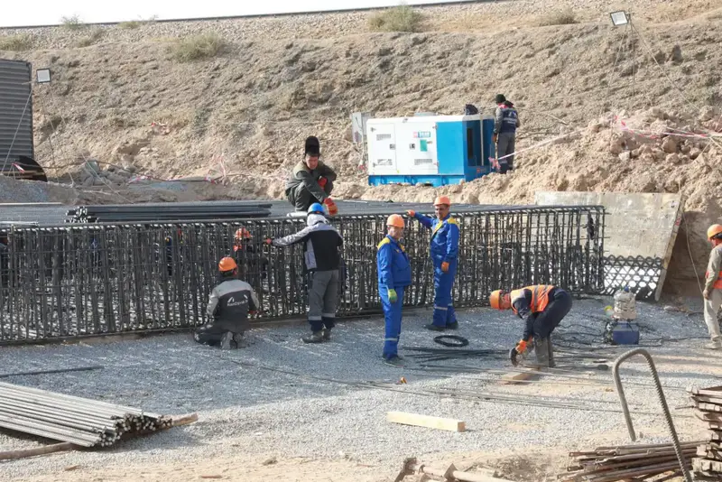 ТУРКЕСТАН: ИНТЕНСИВНО ВЕДЕТСЯ СТРОИТЕЛЬСТВО ЖЕЛЕЗНОДОРОЖНОЙ ЛИНИИ "ДАРБАЗА – МАКТААРАЛ" (2)