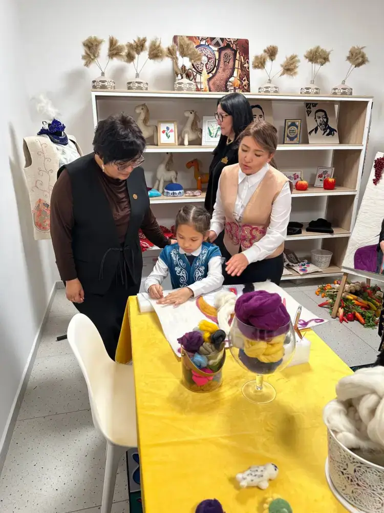 В ШКОЛЕ ГОРОДА СЕМЕЙ ОТКРЫЛСЯ КРУЖОК «КИІЗ БАСУ» (10)