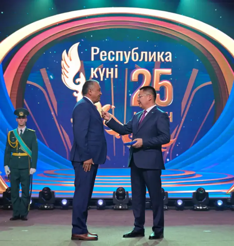 Сегодня во Дворце культуры имени Естая прошло торжественное мероприятие, посвящённое Дню Республики Казахстан (6)