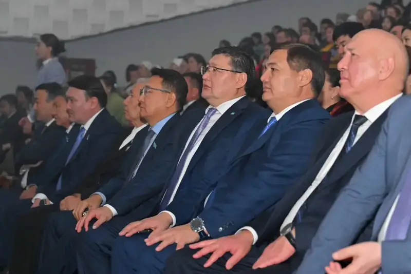 В Кызылорде показали спектакль «Абай айтқан «Еңлік-Кебек» (2)