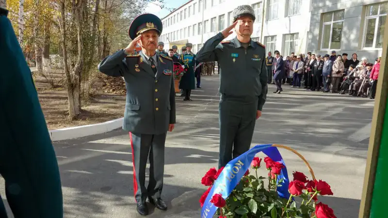 Память героя войны Рахимжана Кошкарбаева в столичной школе Астане