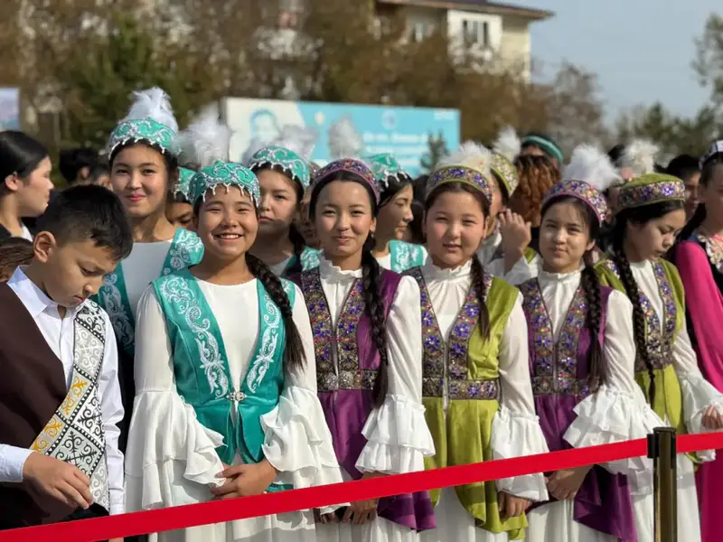 Флаг над Конаевом, награды, молодежь и вдохновение: как отметили День Республики в Алматинской области (4)