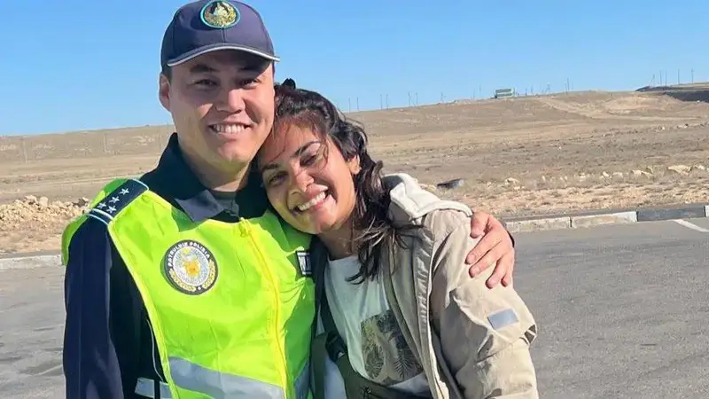 Телефон, потерянный в пустыне, найден благодаря стражам порядка: как полиция вернула надежду туристкам из Малайзии Астане