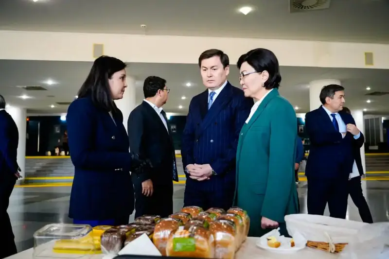 Награждение лучших династий и специалистов в рамках 'Года рабочих профессий' в Астане Астане