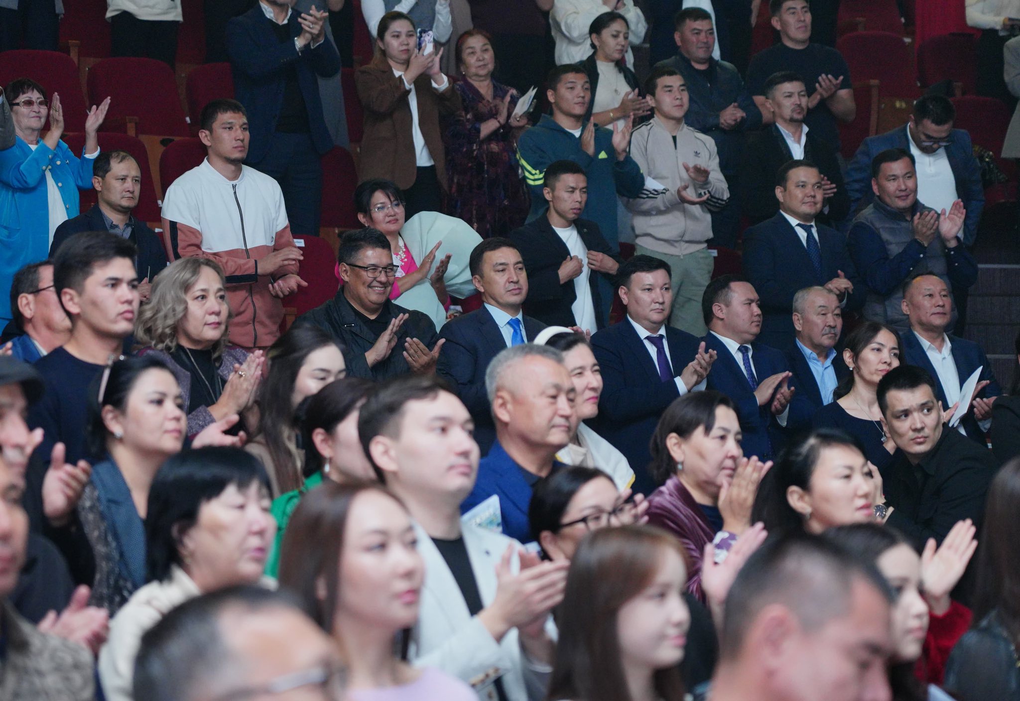 ПРЕМЬЕРА «БЕКЗАТ», ПРЕДСТАВЛЕННАЯ ТУРКЕСТАНСКИМ МУЗЫКАЛЬНО-ДРАМАТИЧЕСКИМ ТЕАТРОМ, ВЫЗВАЛА ВОСТОРГ ЗРИТЕЛЕЙ (7)