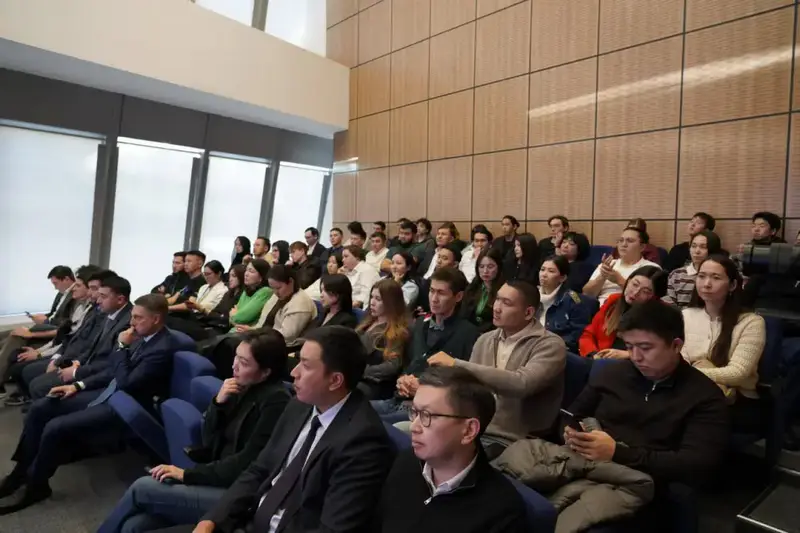 Внедрение ИИ в учебные процессы, городскую среду и кибербезопасность обсудили эксперты в Астане (2)