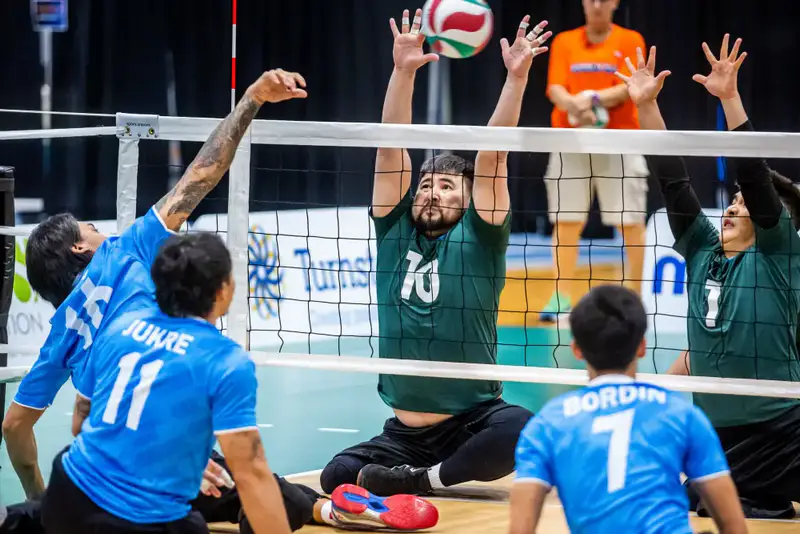 Казахстанская сборная по волейболу сидя одержала уверенную победу над Таиландом и вышла в полуфинал Кубка мира Астане