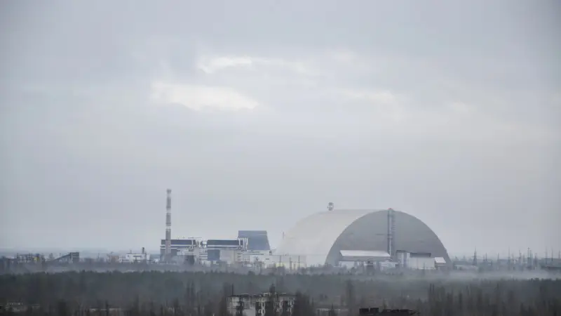 Чернобыльская АЭС обесточена: последствия обстрела энергетического объекта в Славутиче Астане