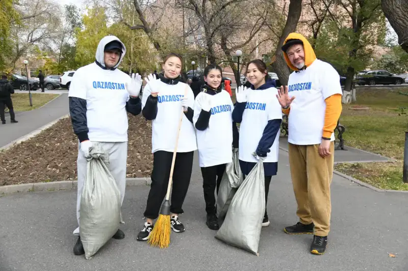 Более 150 тысяч жителей вышли на общегородской субботник в Астане (2)