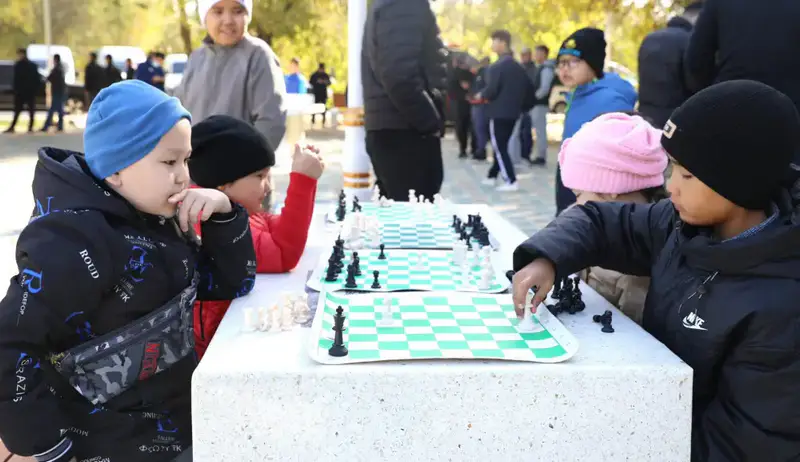 «Таза Қазақстан»: Аким области принял участие в посадке деревьев в обновленном парке (9)