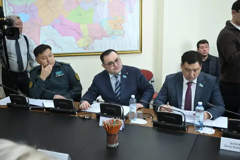 В Мажилисе Парламента обсудили вопросы социального обеспечения военнослужащих (2)
