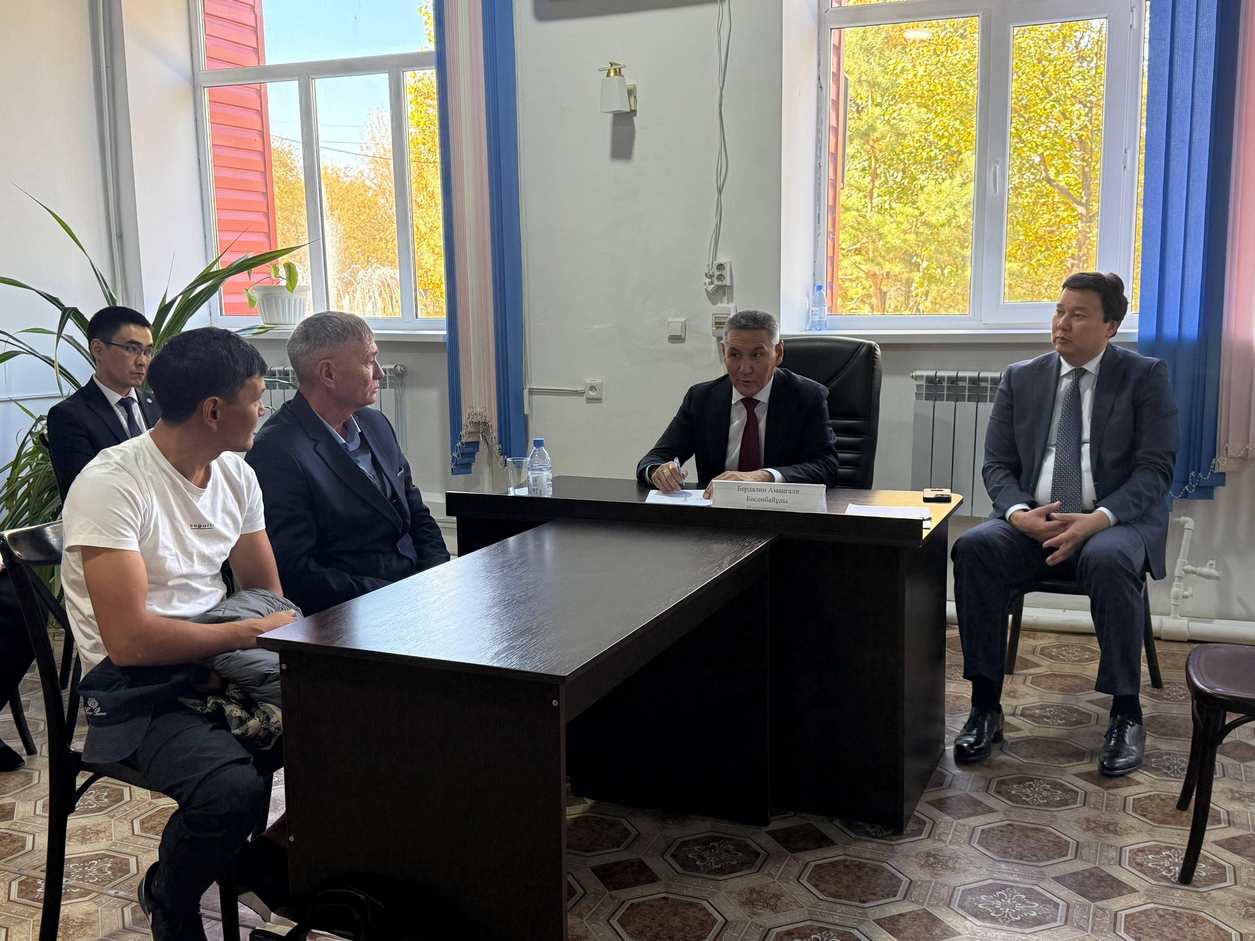 Амангалий Бердалин провёл встречу с населением и сельхозпроизводителями Актюбинской области (8)