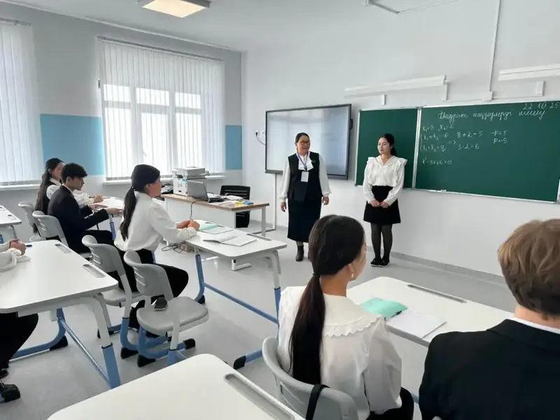 В области Абай в новой школе «Келешек мектеп» прошёл день открытых дверей в необычном формате (8)