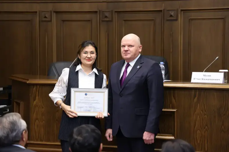 В Академии правосудия при Высшем Судебном Совете Республики Казахстан впервые состоялись курсы переподготовки для председателей районных судов всех регионов страны (8)