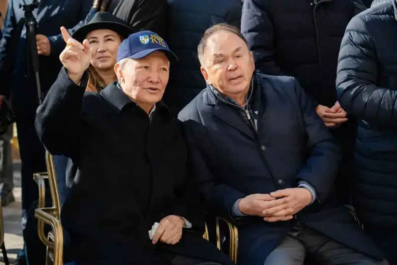 Мемориальную доску памяти Акима Тарази открыли в Астане (8)