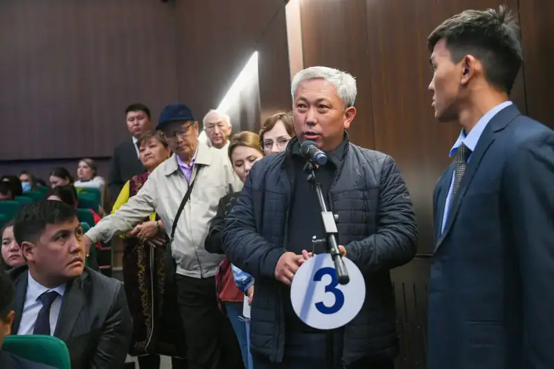 Аким Алматинской области ответил на более 40 вопросов жителей Илийского района Астане