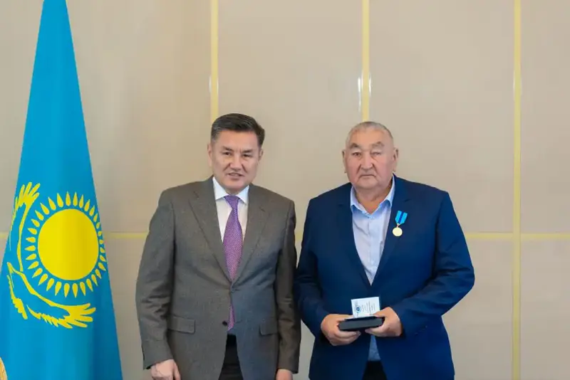 В канун Дня Республики жители ВКО были удостоены государственных наград (2)