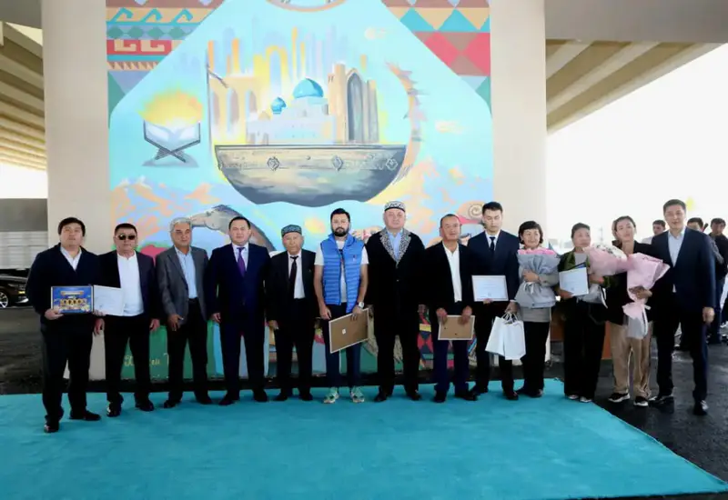 В ТУРКЕСТАНЕ НАГРАДИЛИ ХУДОЖНИКОВ, УКРАСИВШИХ ОБЛИК ГОРОДА (2)